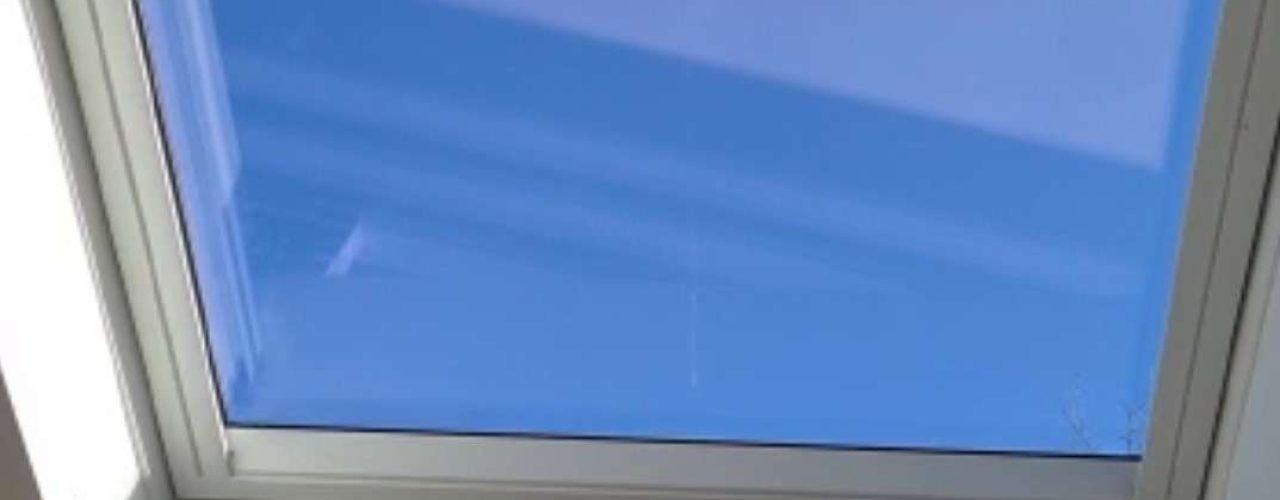 Blackout skylight blinds