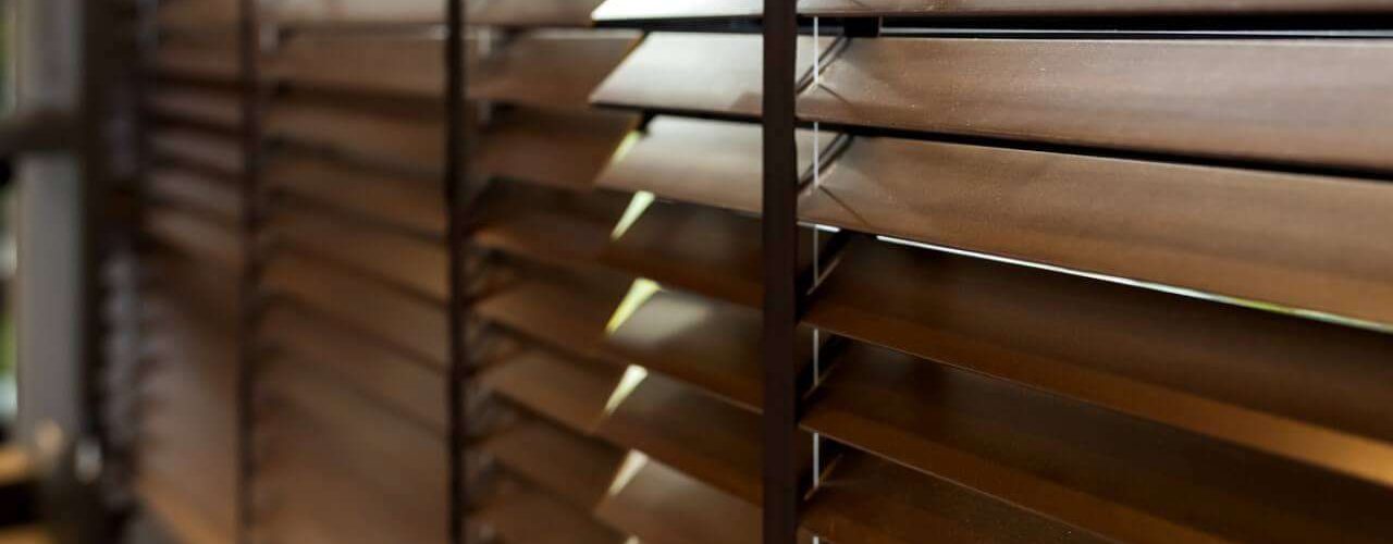 A comparison of faux wood venetian blinds and real wooden blinds